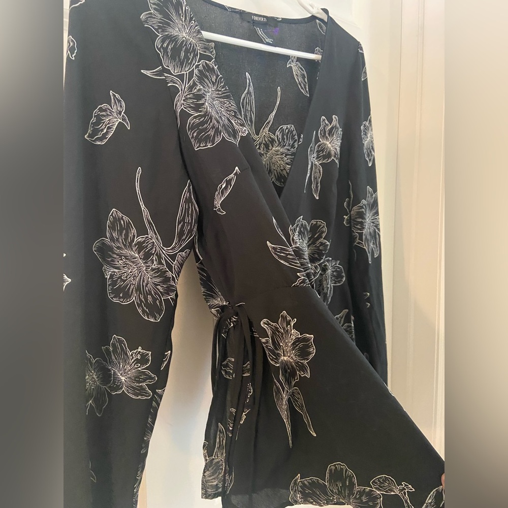 Medium Forever 21 wrap blouse